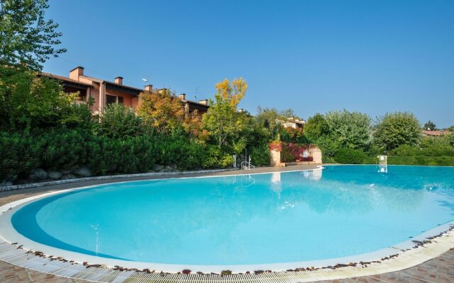 Beautiful Apartment With Scenery Near Lake Garda