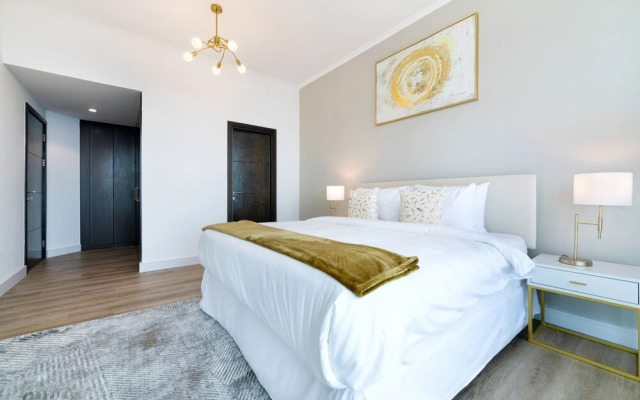 Maison Privee - High-Floor Trendy Apt w/ Marina, Palm & Ocean Vws