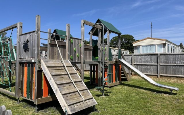 St Helens - Lodge - Sleeps 4 - Pets Allowed - Pool