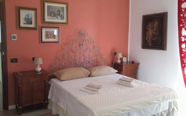 Dueterre Room & Host