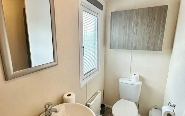 Luxury Caravan on Family Park Near Bournemouth