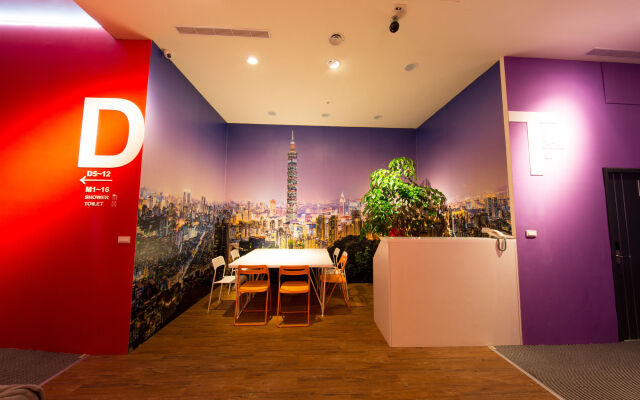 SleepBox Hotel - Ximen