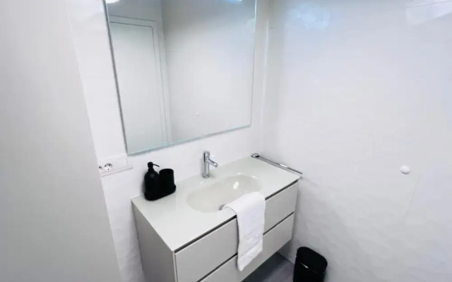 Lovely 1 bedroom flat w balcony&parking