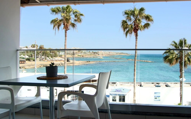 Phaedrus Living: Seaside Luxury Flat Lighthouse 53