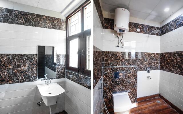 OYO 65547 Hotel The Geetika Palace