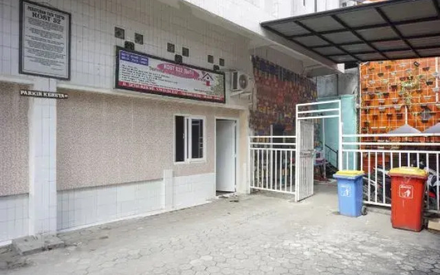 OYO 93003 B32 Homestay