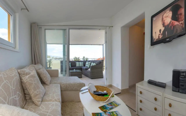 Prime Location Penthouse apt with a large terrace