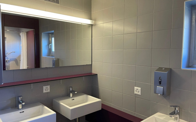 Lausanne Youth Hostel Jeunotel