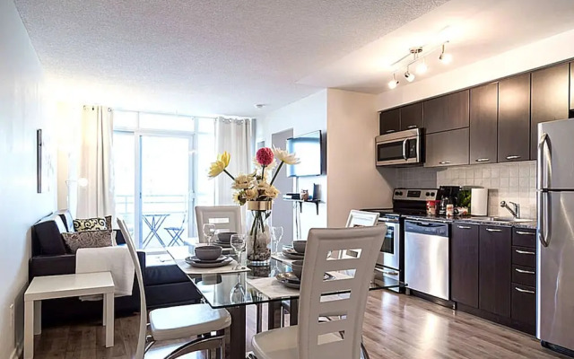Lavish Suites- New Two Bedroom - Amazing CN Tower View
