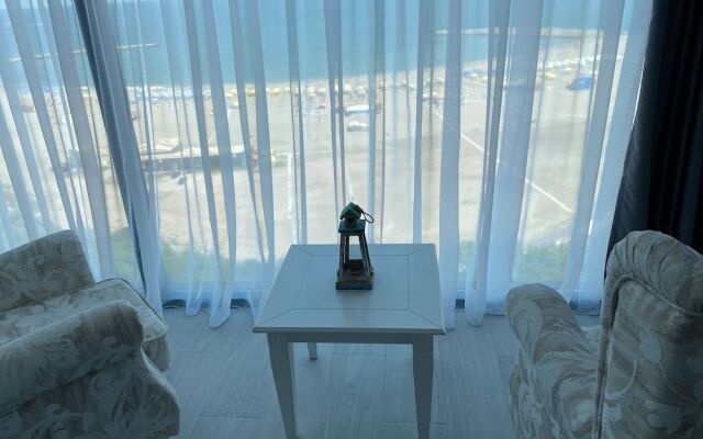 Maritimo Luxury ApartHotel