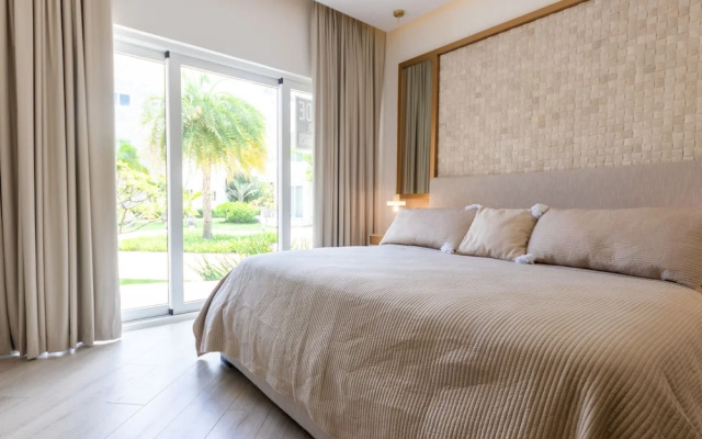 Unique Modern Condo with Beach Access