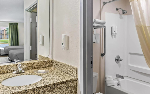 Quality Inn Fort Campbell