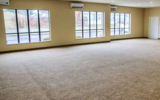 Comfort Suites Plymouth near US-30