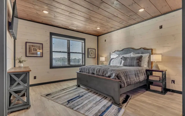Cozy Cub Luxury Cabin Pigeon Forge