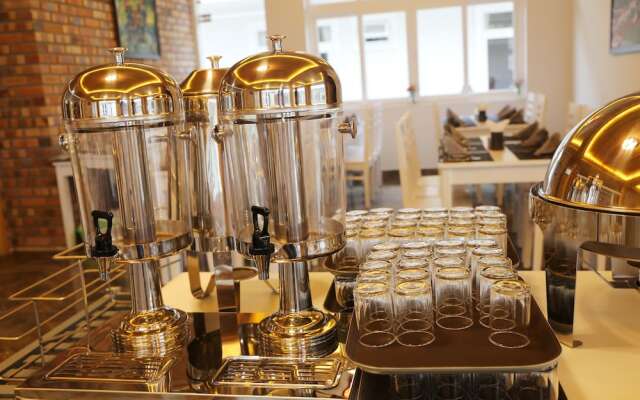 Relax Hotel And Coffee