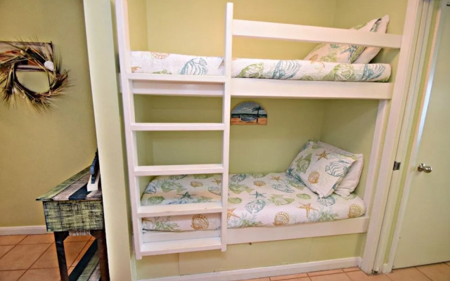 Seacrest 702 by RedAwning