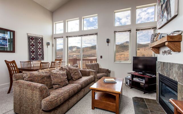 Crestview Condominiums by All Seasons Resort Lodging