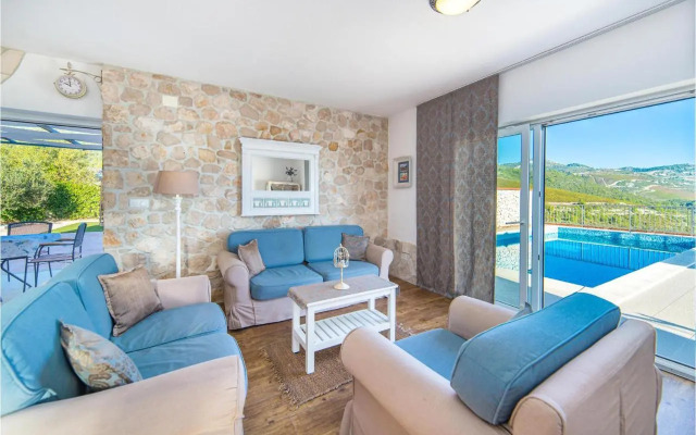 Holiday home Kremena 72 with Outdoor Swimmingpool