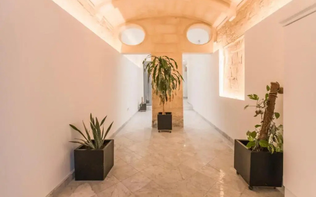 Valletta Collection - 101 Republic