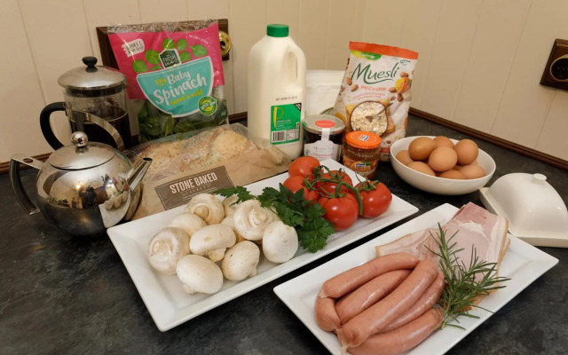 Rawson's Retreat - Five Bedroom Home - Walk CBD - Includes Breakfast