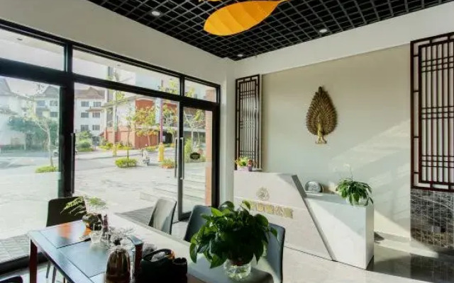Jizhu Holiday Apartment (Menghai Mengbala Store)