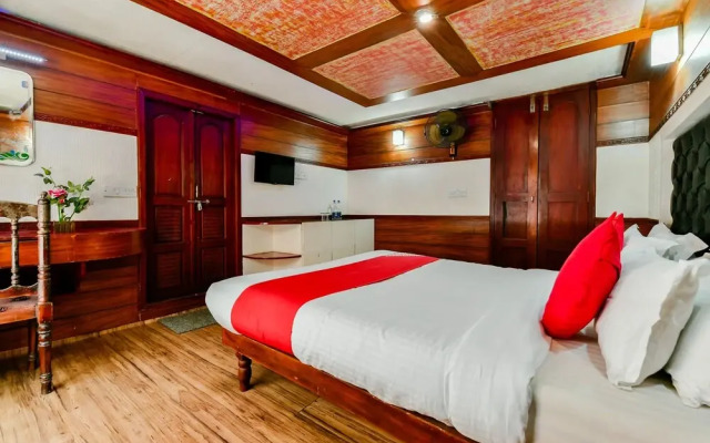 OYO 23482 Sht Symphony Premium Sharing Houseboat