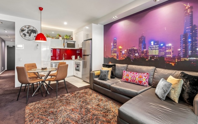 Sleek & Central 2-bed Apartment in Melbourne – Guest Rooms – Melbourne