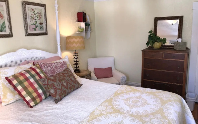 Fisher House Victoria Bed and Breakfast