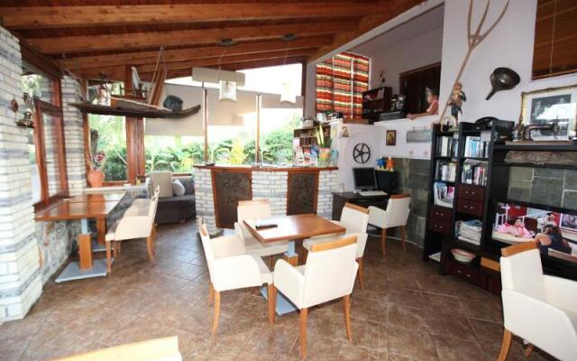 Poledas Apartments