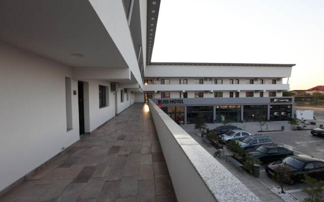 Bliss Hotel and Apartments