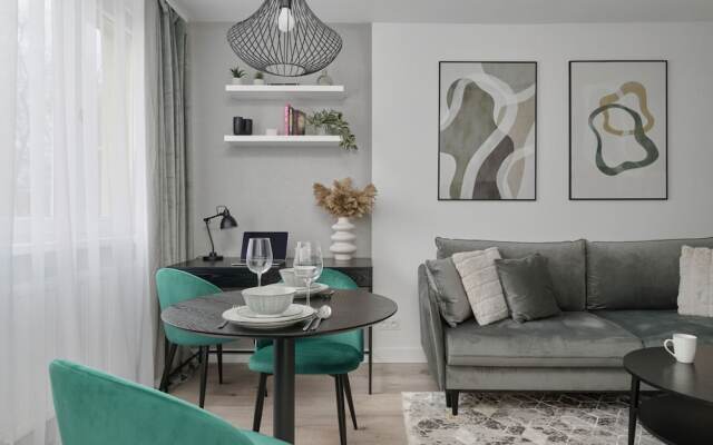 Zegadłowicza Riverside Studio by Renters