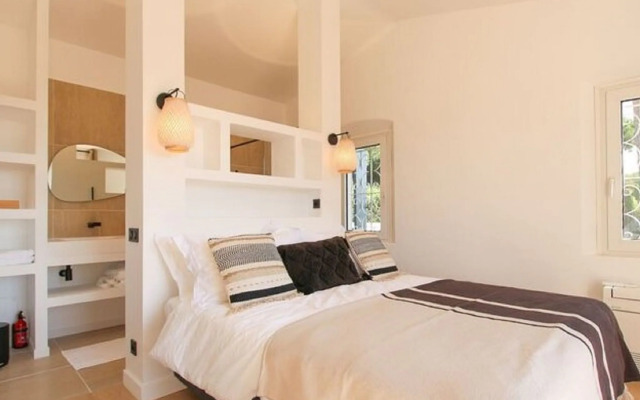 Majestic Holiday Home in Grimaud With Private Pool