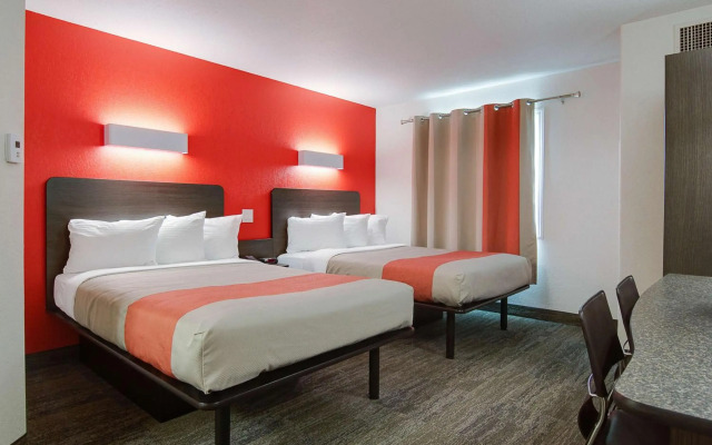 Motel 6 Saskatoon, SK