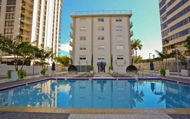 NUOVO Miami Apartments at Coconut Grove