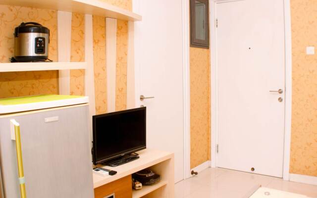 Nice And Strategic 2Br At Green Pramuka City Apartment