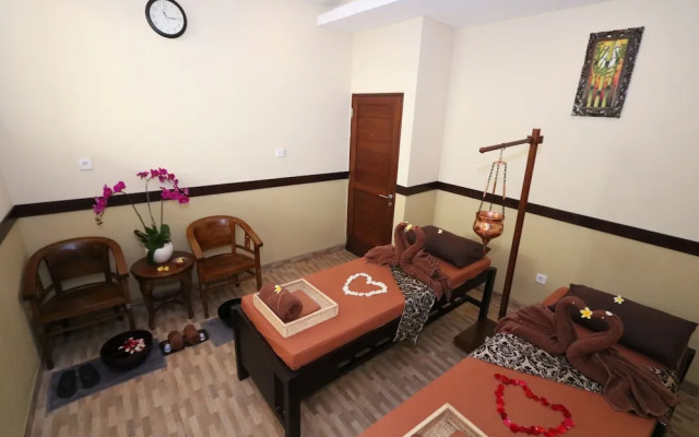 Royal Orchid Lodge