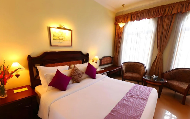 Sterling Lake Palace Alleppey