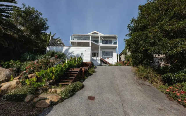 Clifftop Luxury With Spectacular Ocean Views