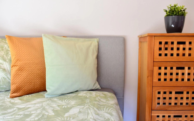 NEW CENTRAL ROOFTOP with private WELLNESS, Sauna & Whirlpool bath