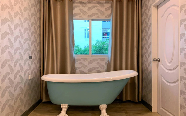 R 17 Living Hotel