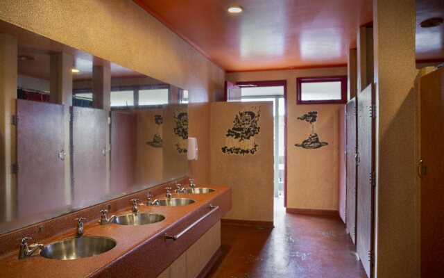 Smoke Lake Hot Springs Lodge and Camp