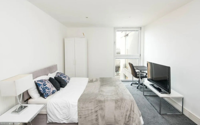 Immaculate 1-bed 1-bath Apartment in London Area