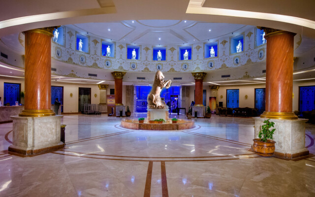 Titanic Palace - Families and Couples only