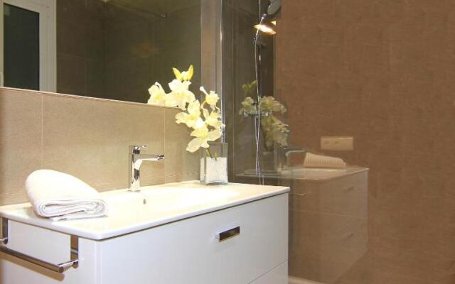 Classbedroom Fira Business Apartment