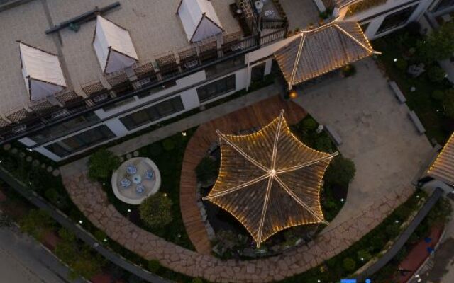 Qianxun Hot Spring Courtyard Hotel
