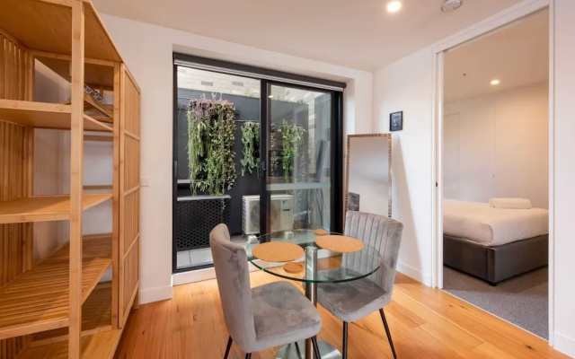 Modern 1 Bedroom Apartment in Brunswick East Near CBD