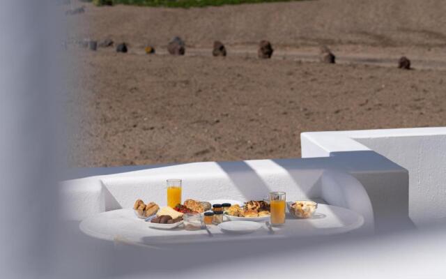 Red Beach Harmony suites Modestos