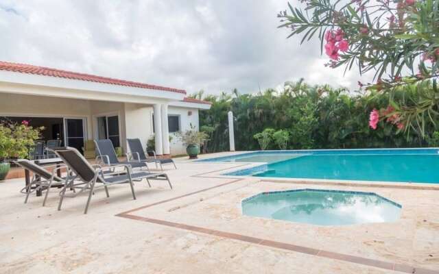 New Villa With Infinity Pool