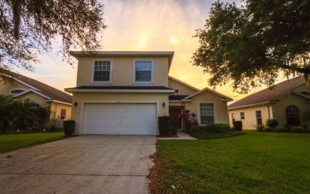 Linda's Pinewood Villa 4 Bedroom Home