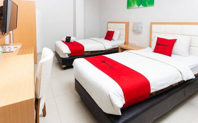 RedDoorz Plus @ Idjen Boulevard Malang